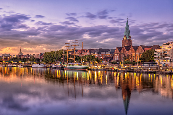 Abendliches Bild der Schlachte in Bremen